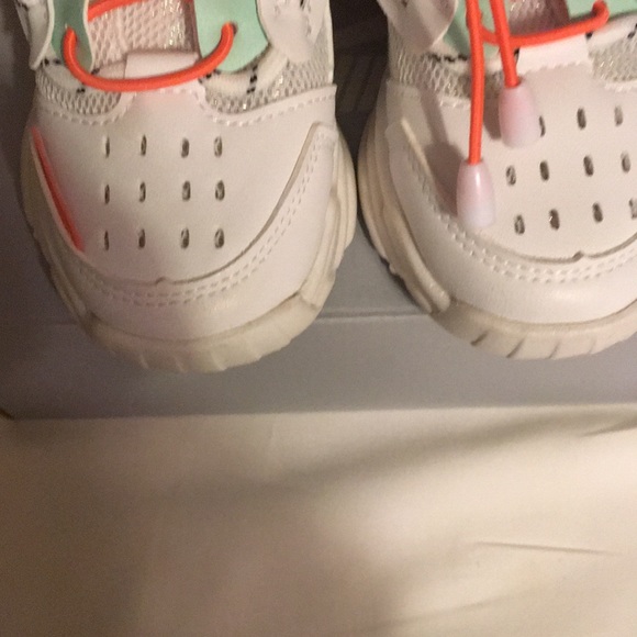 Little boys white and orange sneakers Size 28 - Picture 4 of 6